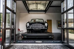 Classic Motor Hub Storage